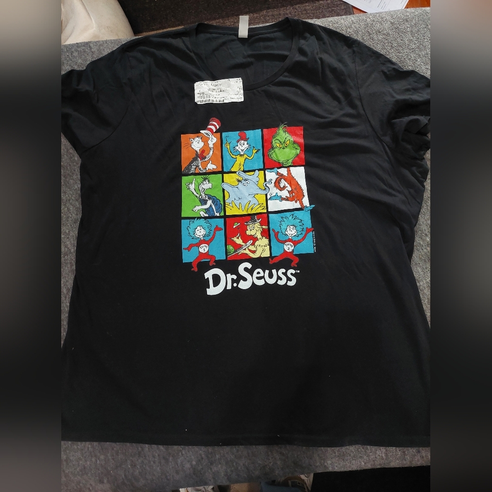 Dr.‎ Seuss Black and Red Graphic Tee